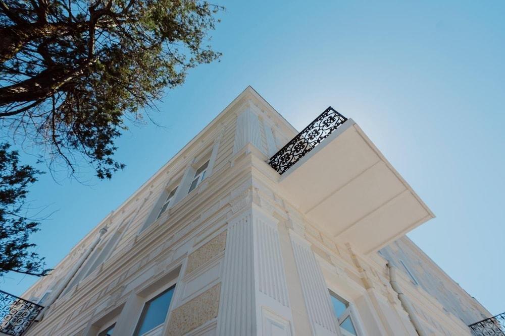 Boulevard Hotel バトゥーミ エクステリア 写真