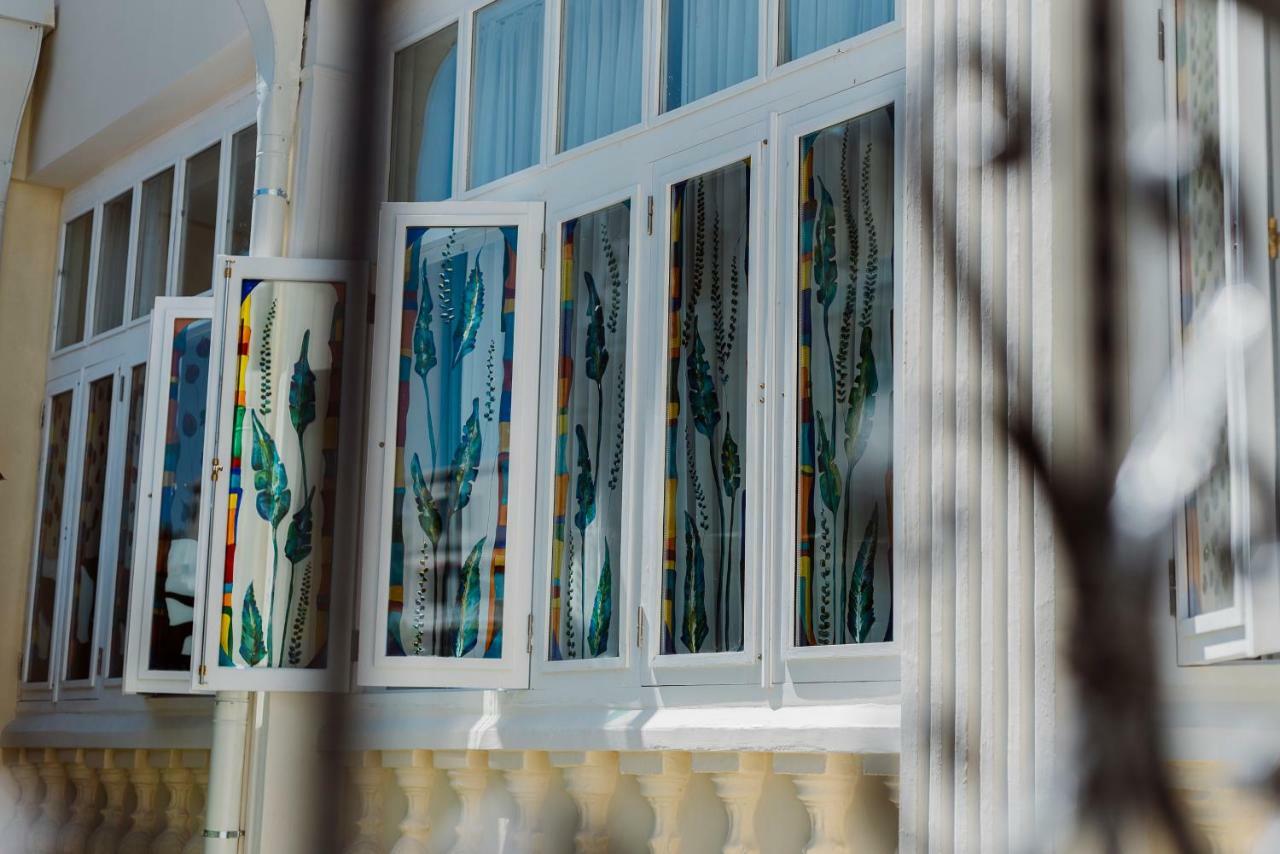 Boulevard Hotel バトゥーミ エクステリア 写真