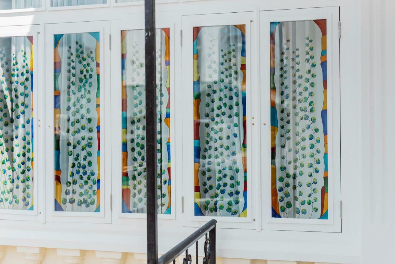 Boulevard Hotel バトゥーミ エクステリア 写真
